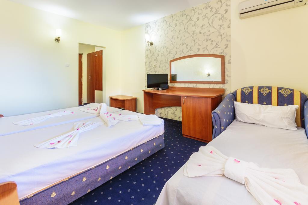 Hotel 切尔诺莫雷茨 外观 照片