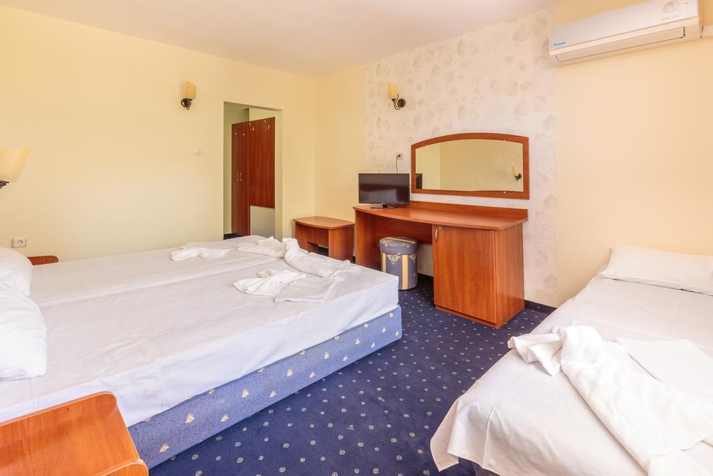 Hotel 切尔诺莫雷茨 外观 照片