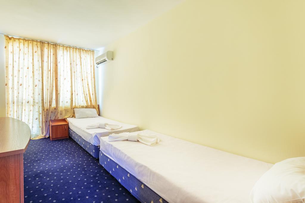 Hotel 切尔诺莫雷茨 外观 照片